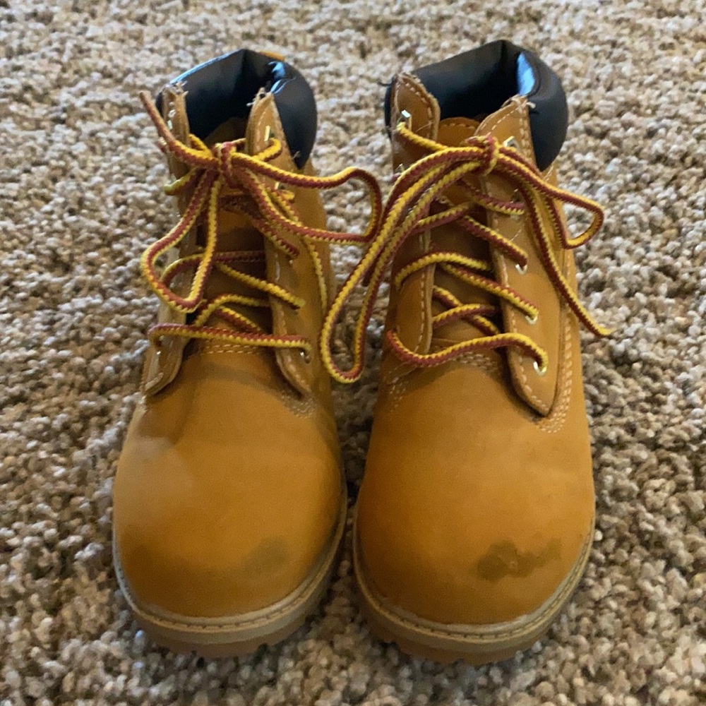 Size 12 boys boots - Picture 2 of 3
